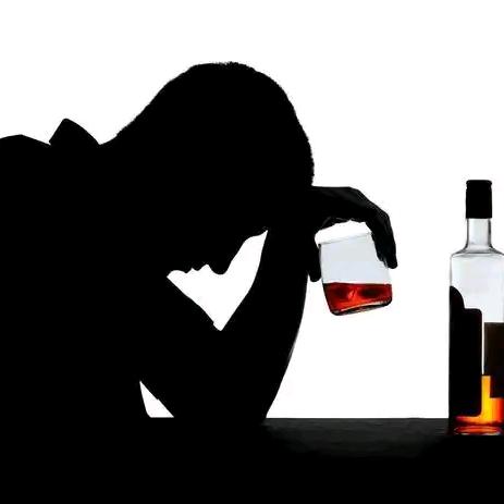 杯中烈酒敬余生 🍷