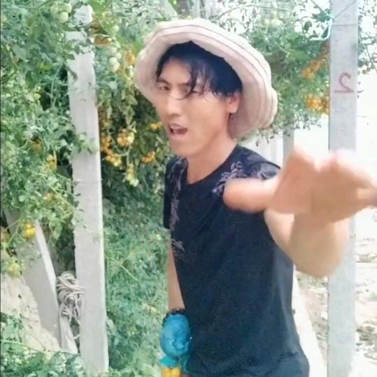乡村老男人王本本