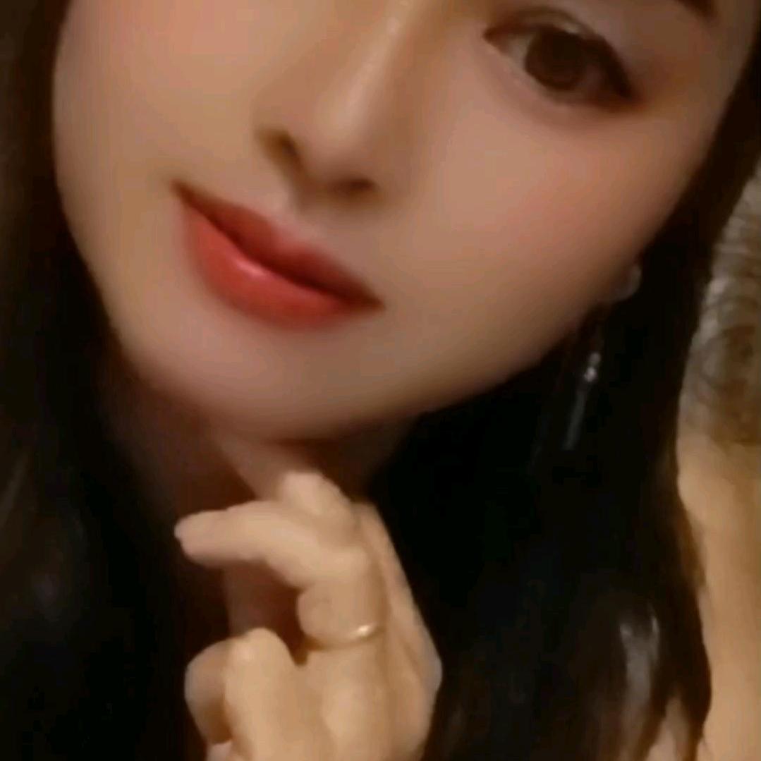 爱臭美的小女人