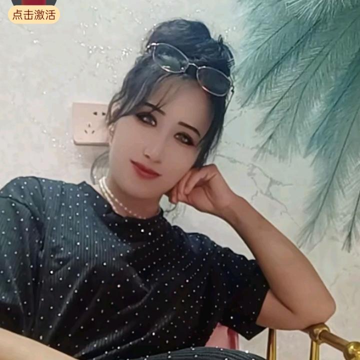 巴哈尔古丽，服装批发商