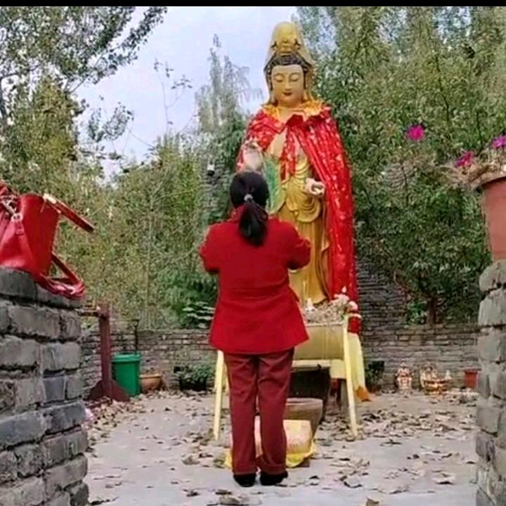 王姐姐广结善缘