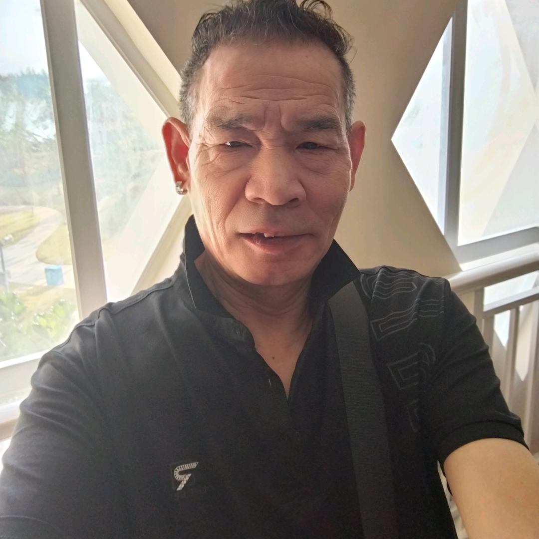 展翅飞翔_139459279