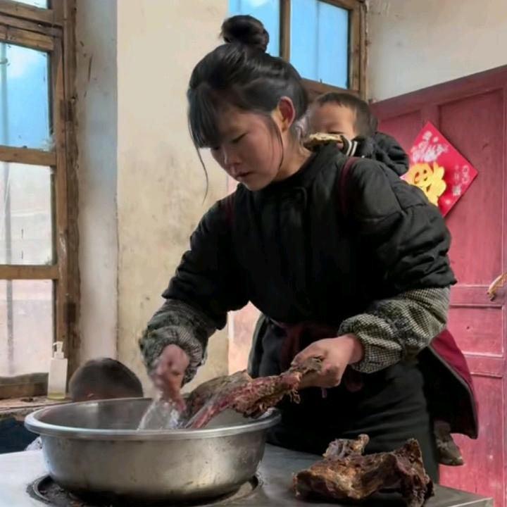 小国和小颖的农村生活