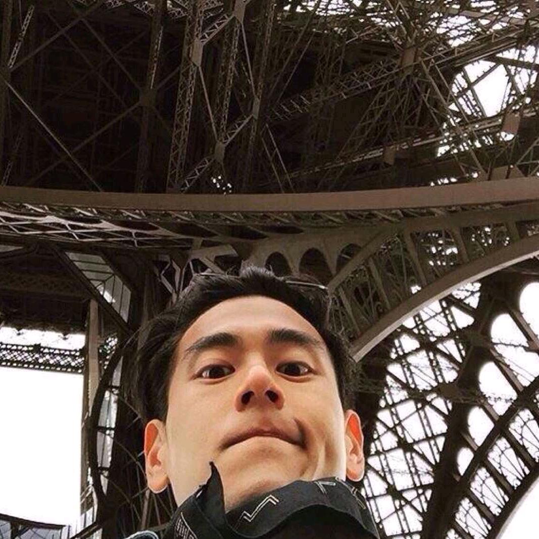 某不知名男