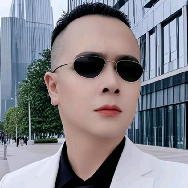 剑斩旧尘烟  刀破往昔雾