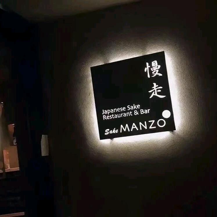 叼着棒棒糖去逛街☜