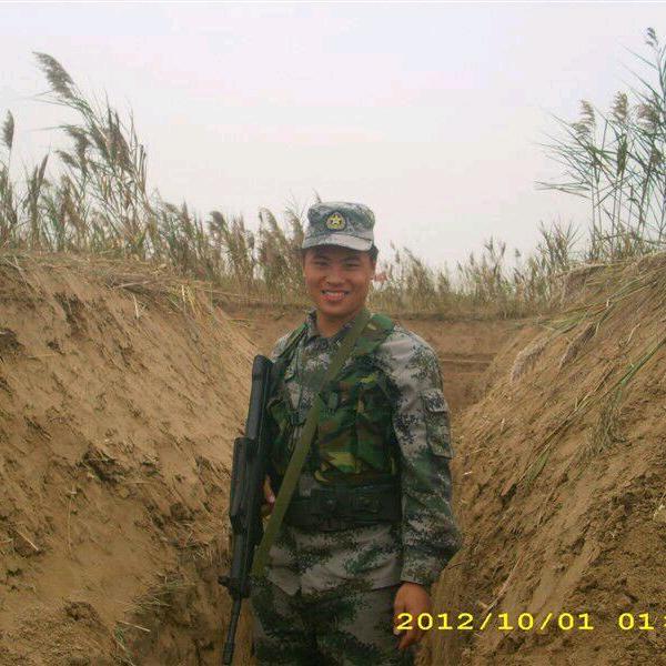 一块腹肌的地产小亨