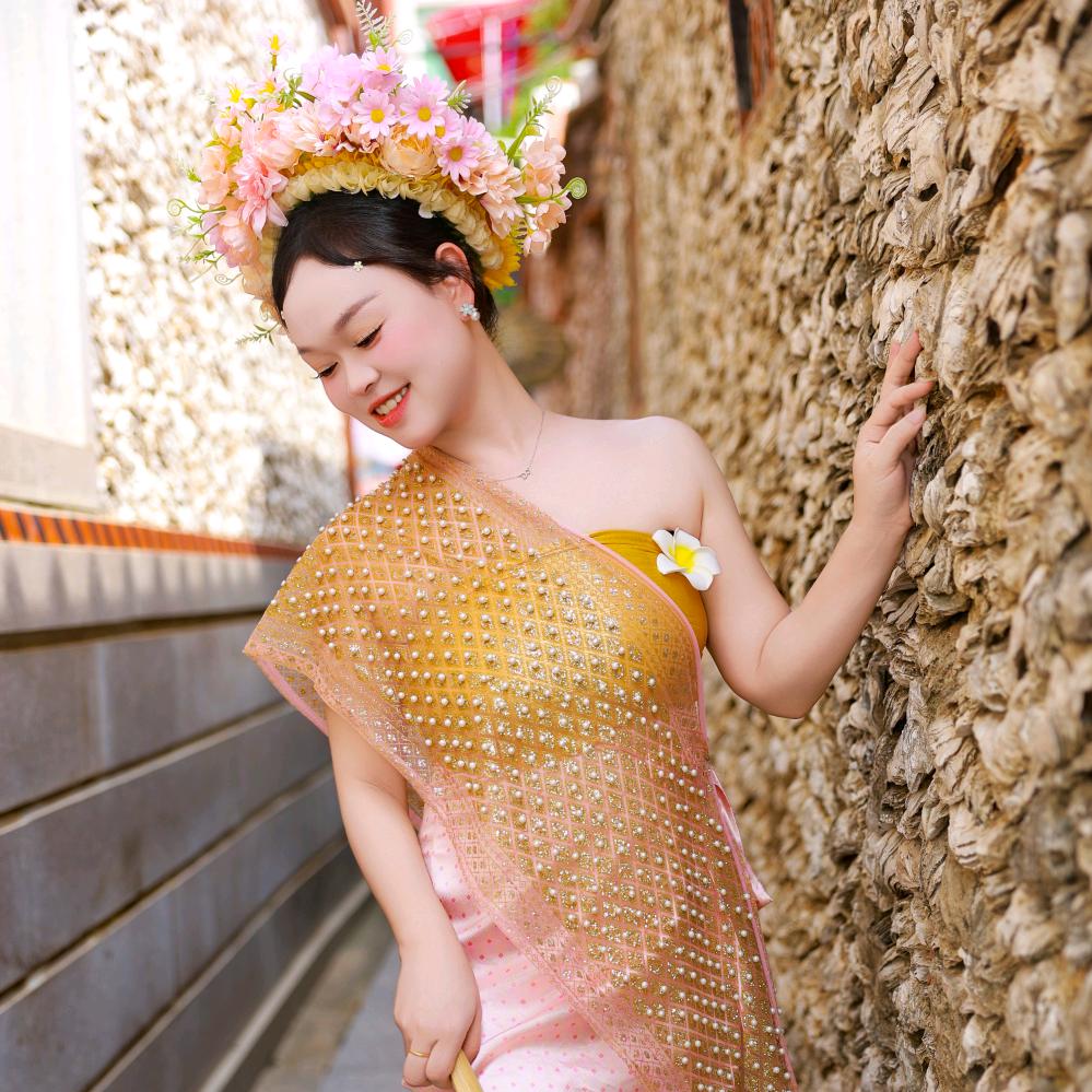 何必  ꦿ꯭求人懂  🐰