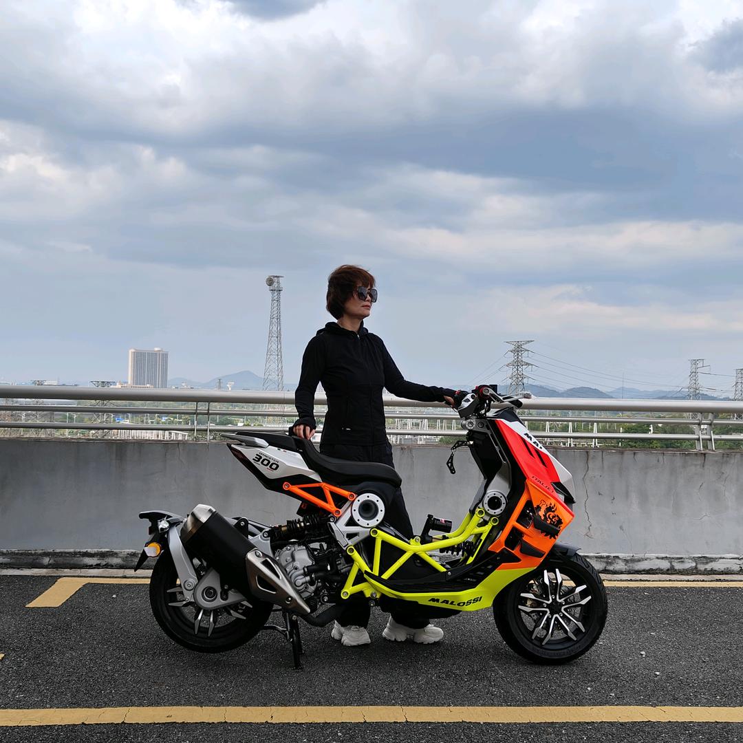 美多啦摩托车
