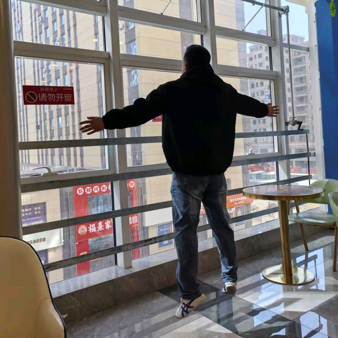 在张北做头发的天明老师