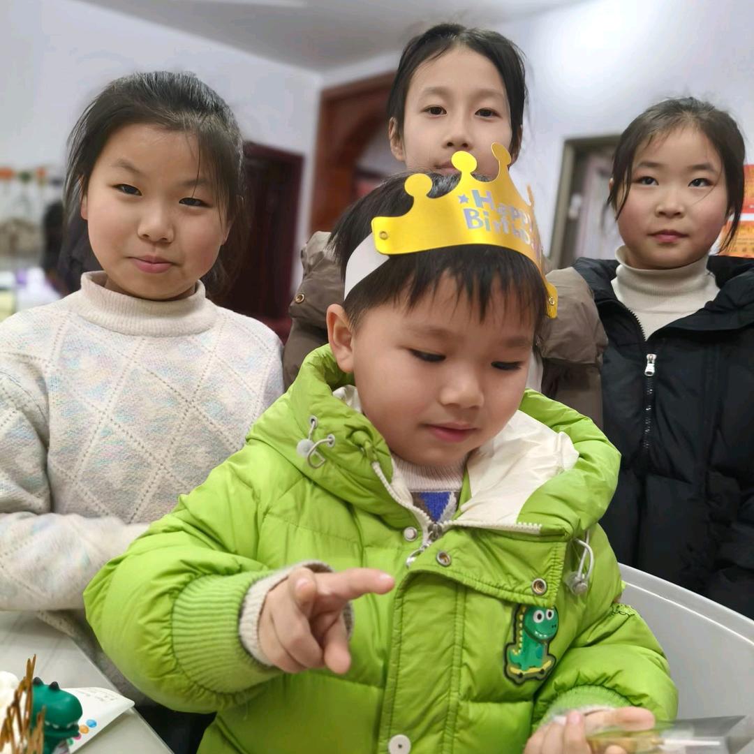 小孩哥晨晨头像