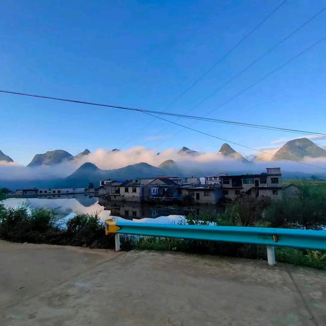 《日夜相思泪两行》