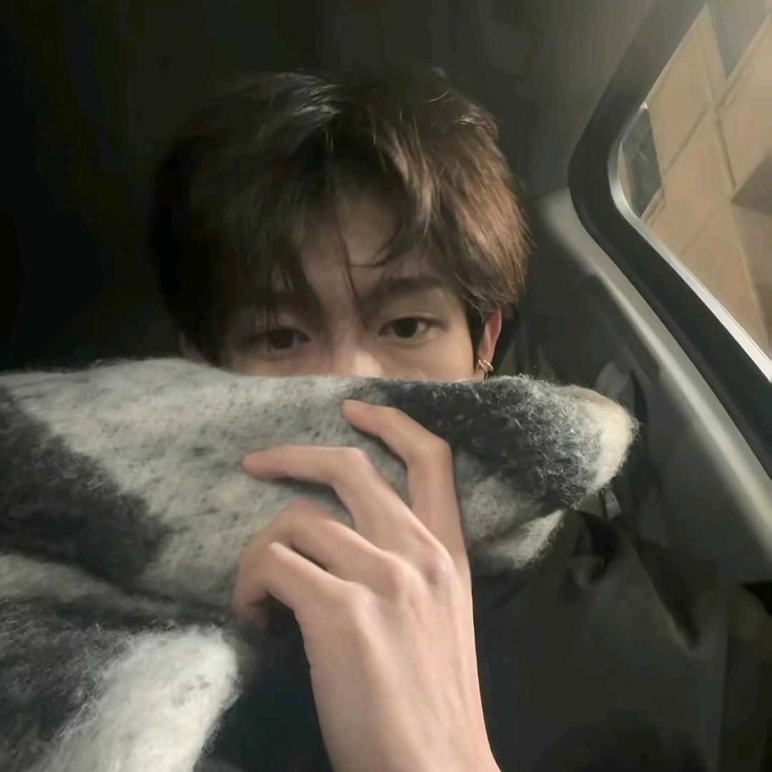 总被泪打湿的眼