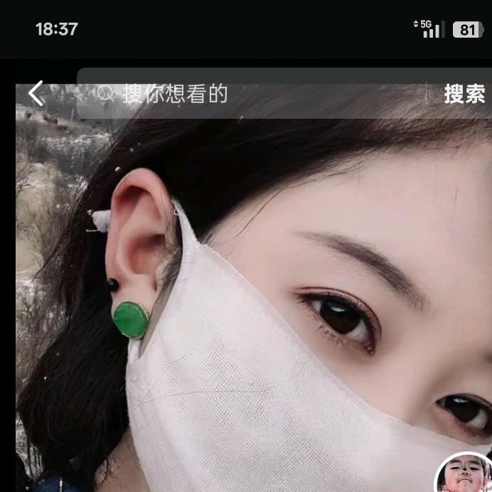 曲珍。