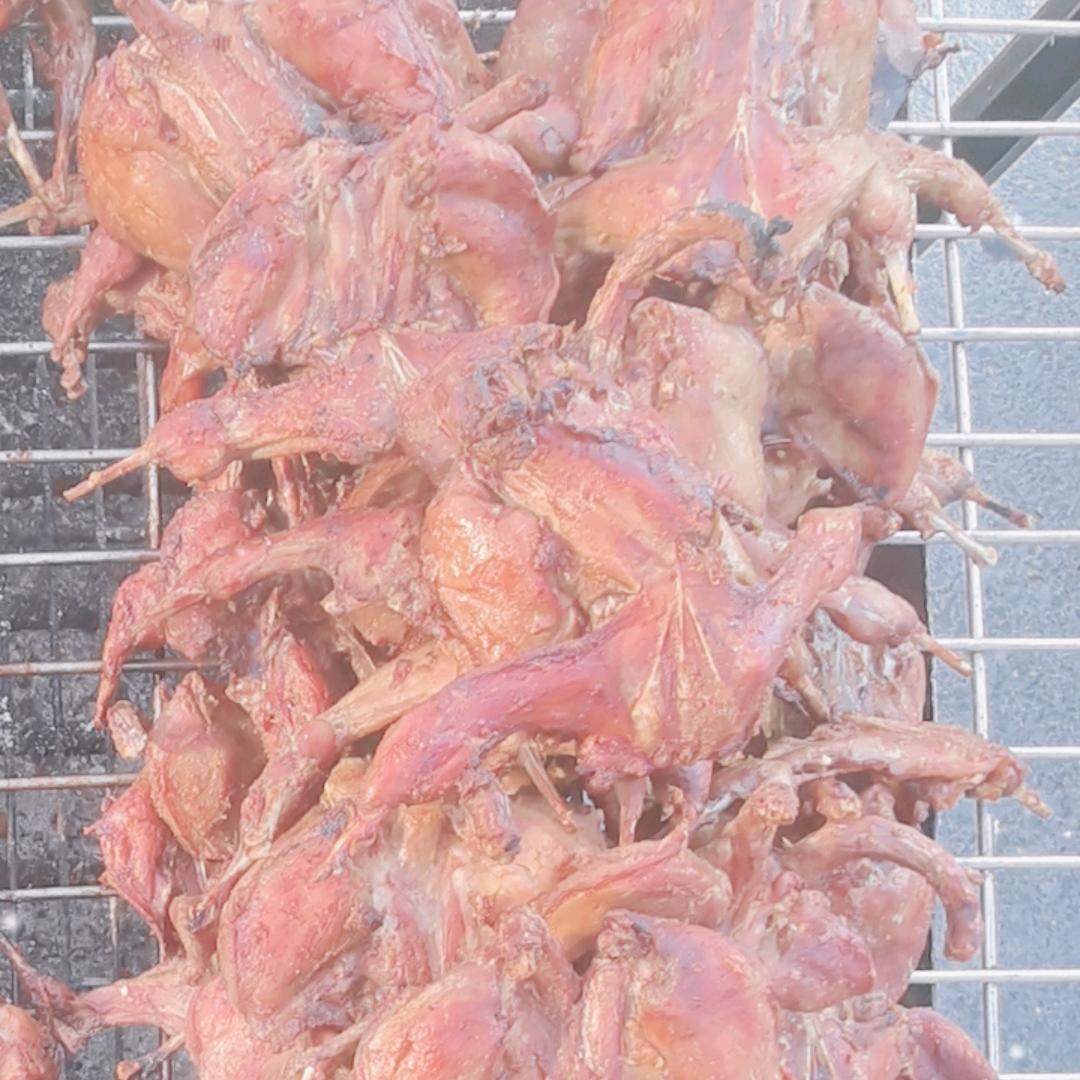 特色烤鹌鹑