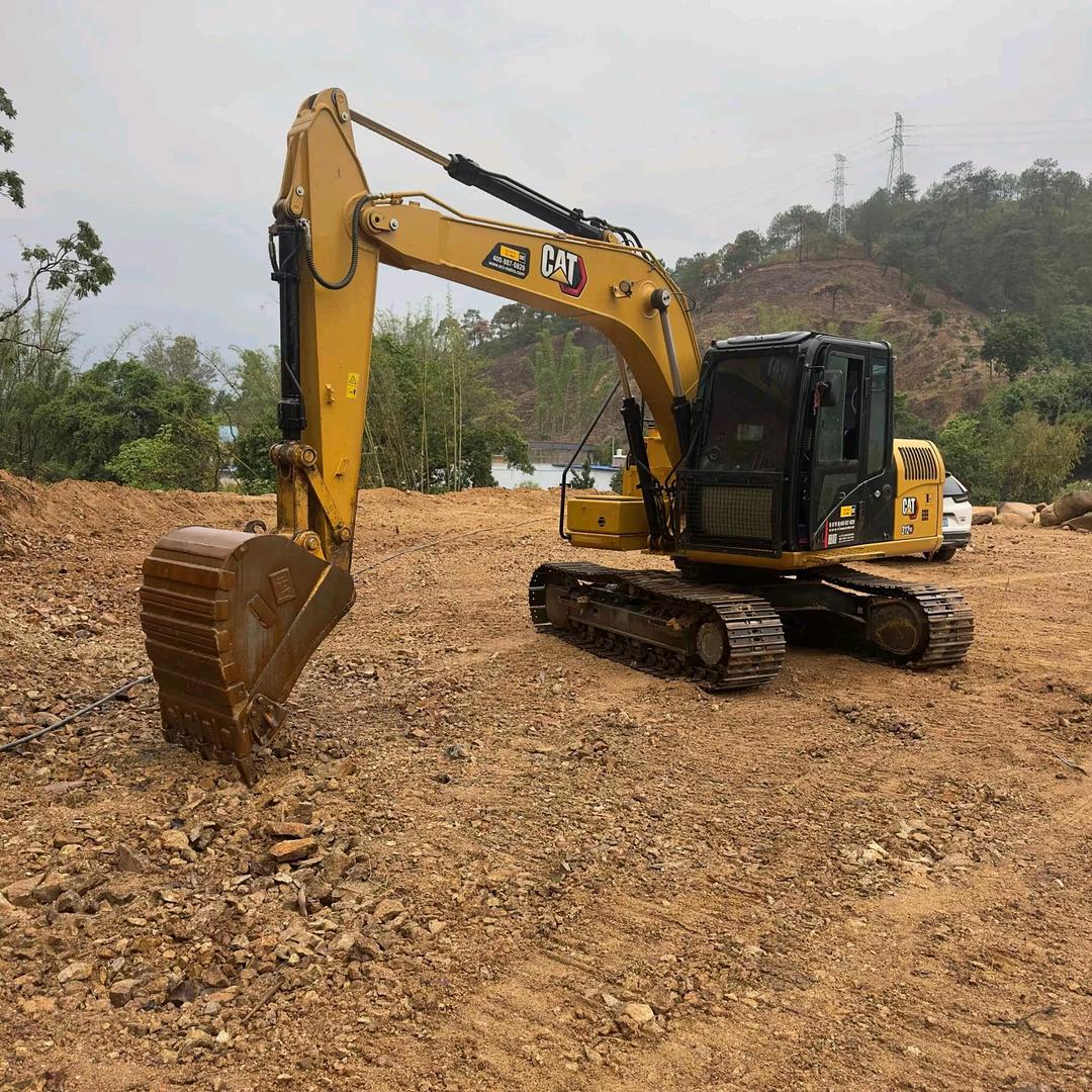 大哥开挖机的老板发财打工开挖机开大车赚。