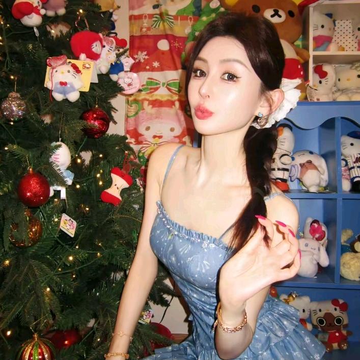 余潇潇 （轻奢高定女装）