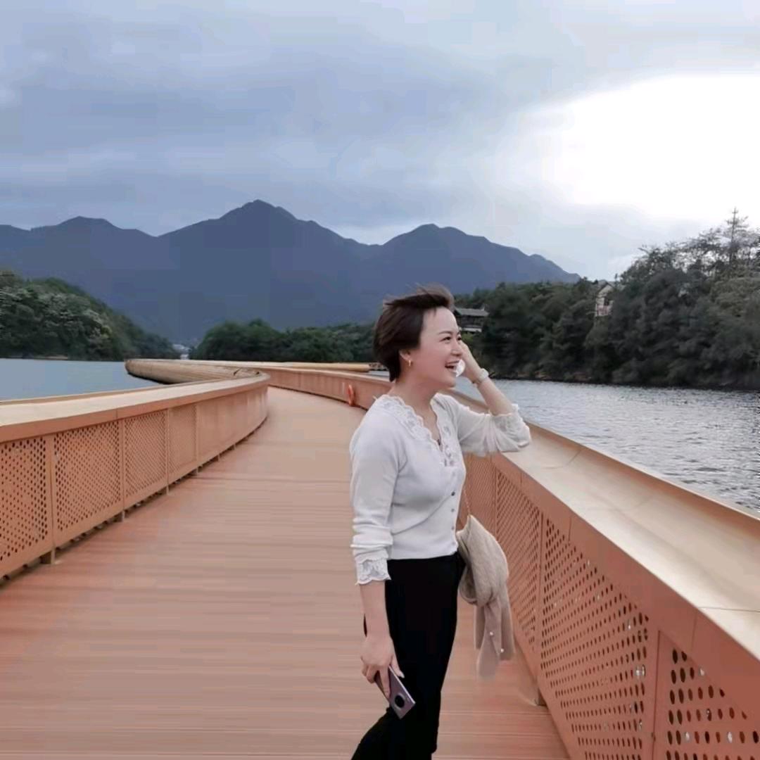 半个梨涡