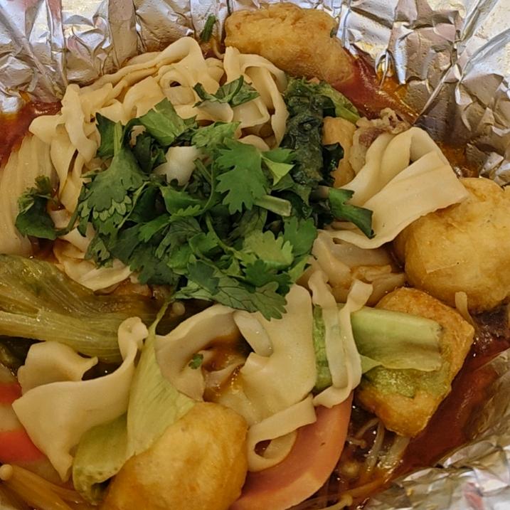 瓦香鸡米饭，锡纸花甲粉