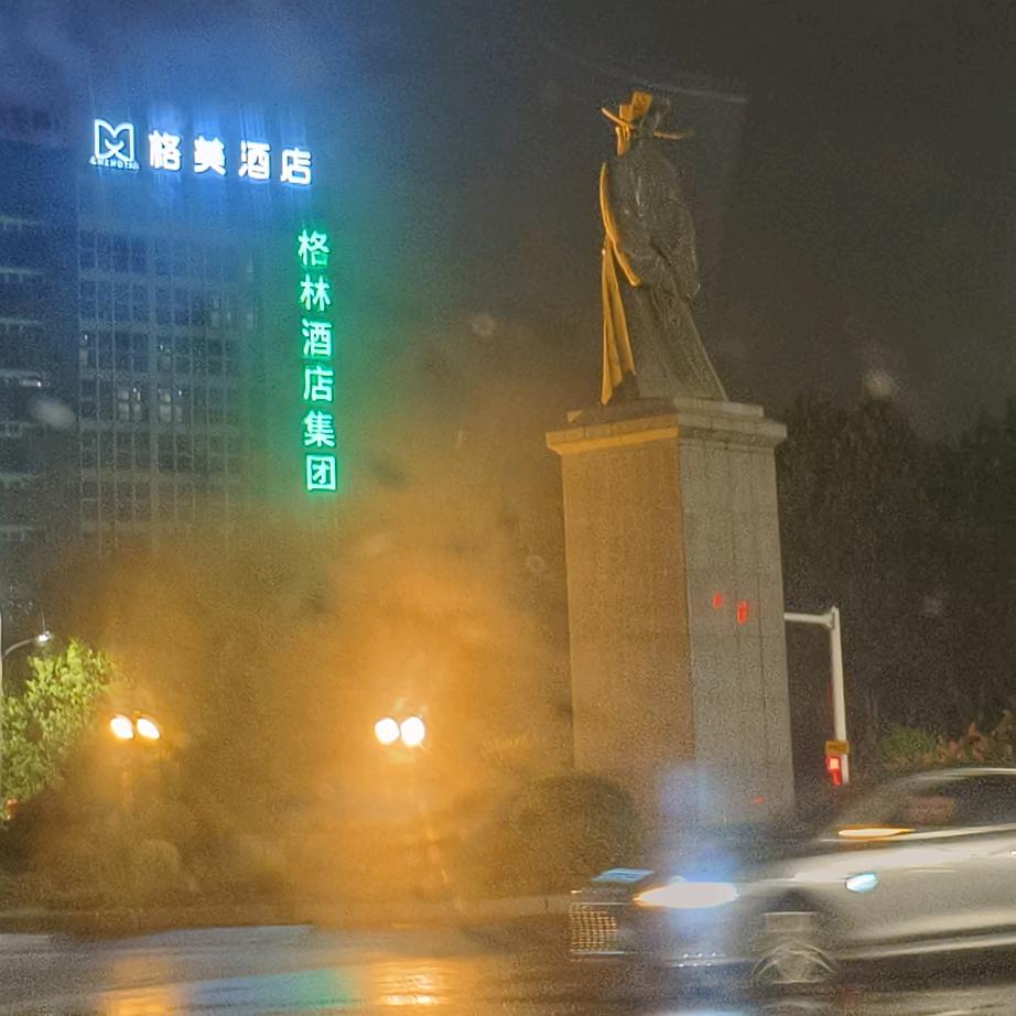 山的那边。。