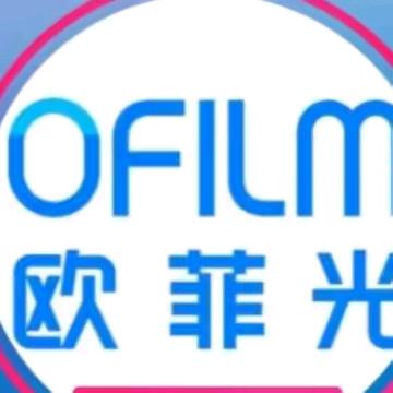 菲菲一起爬山。
