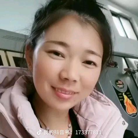 被爱包围的姑娘