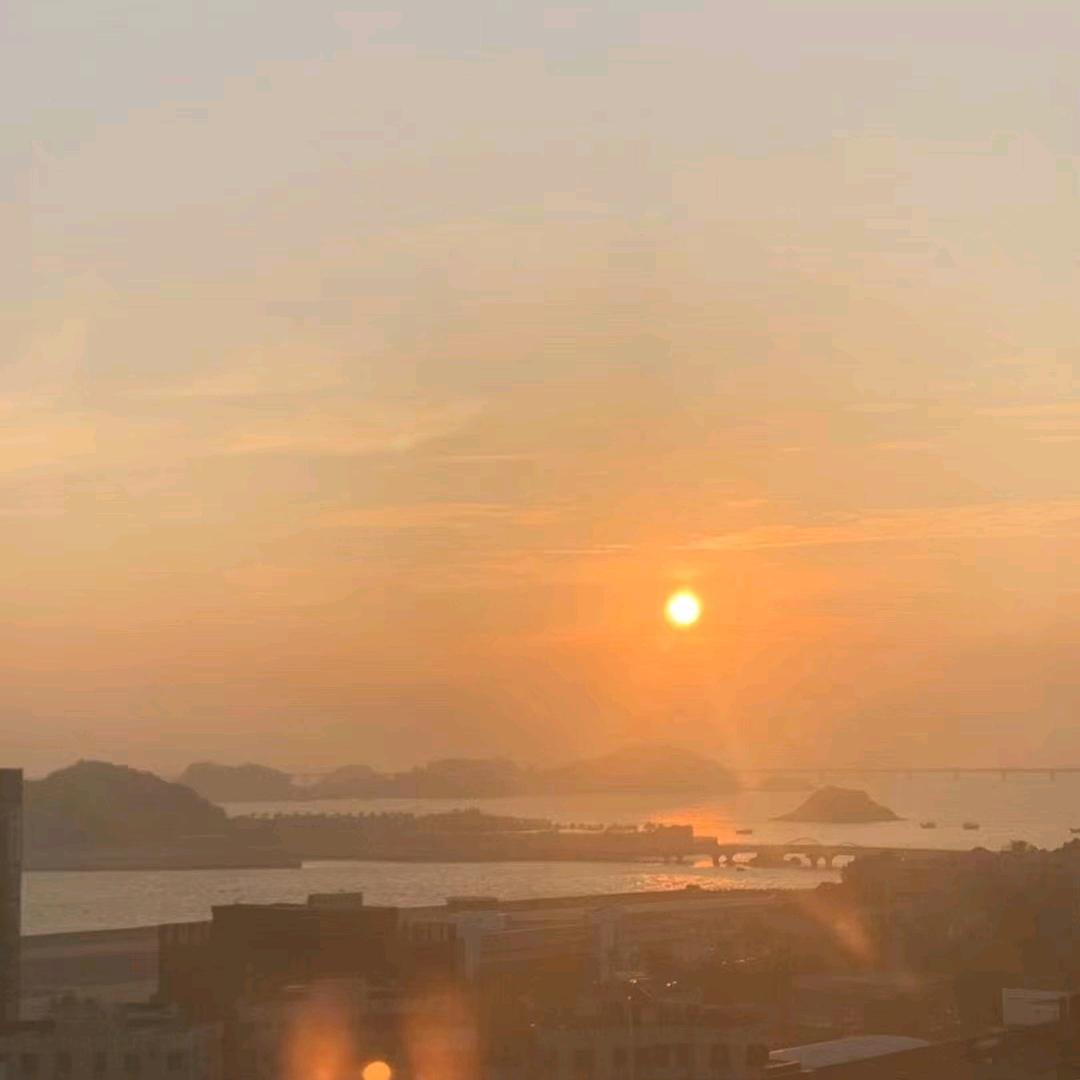 大酒窝看日出😊