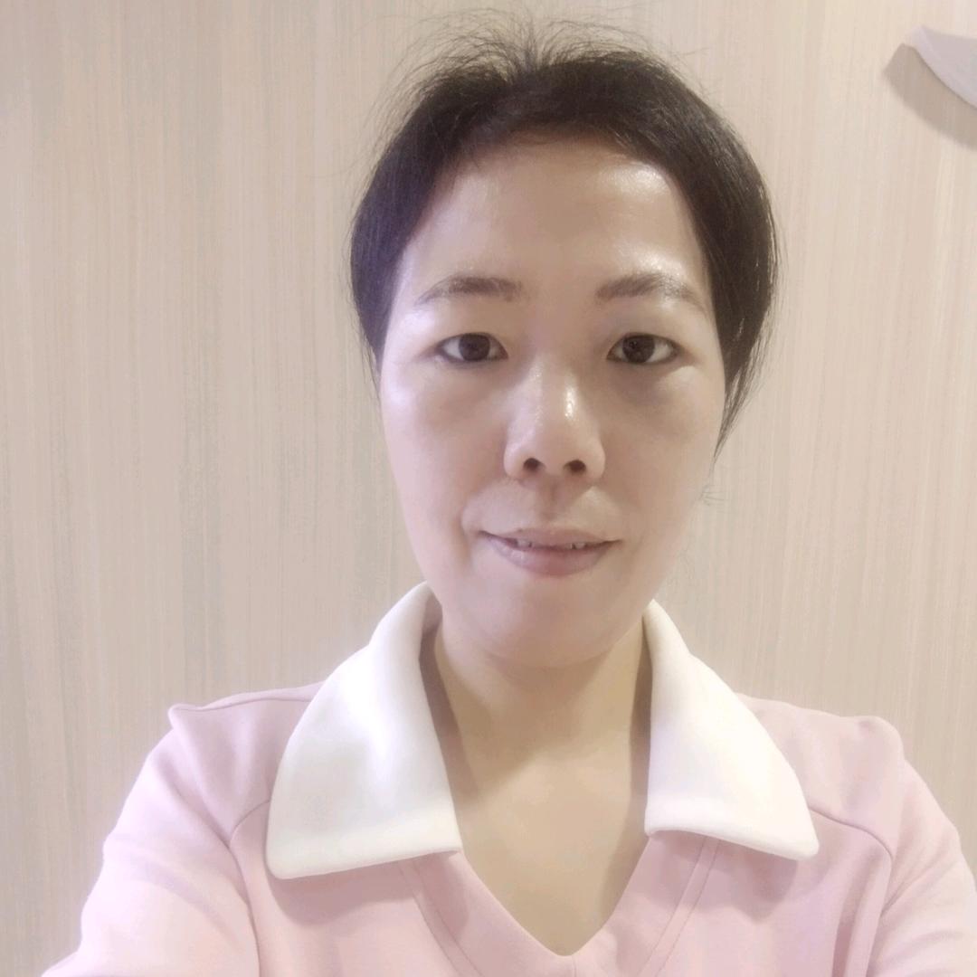 芳儿月嫂育婴师