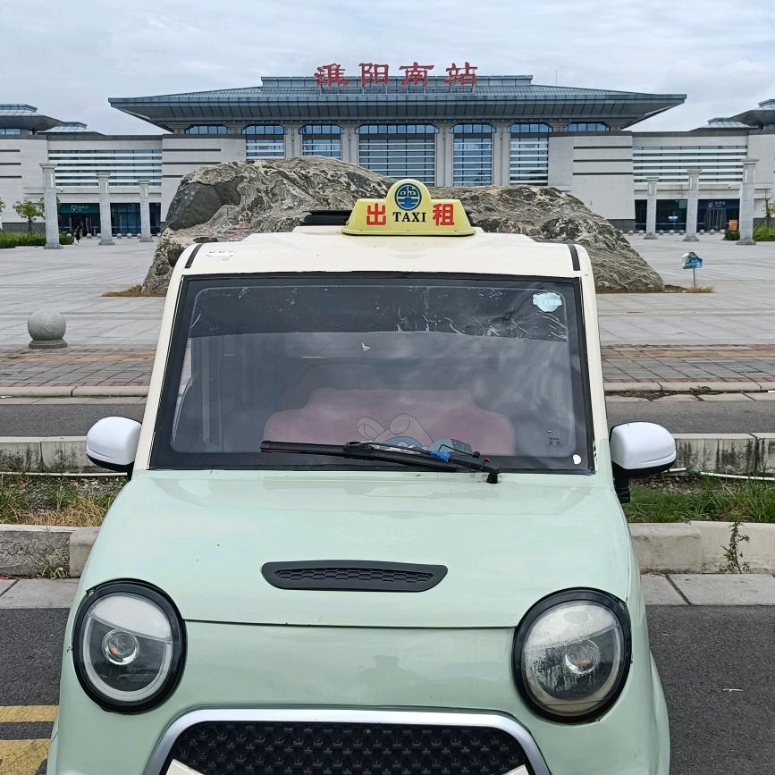 小帅哥乡下出租车