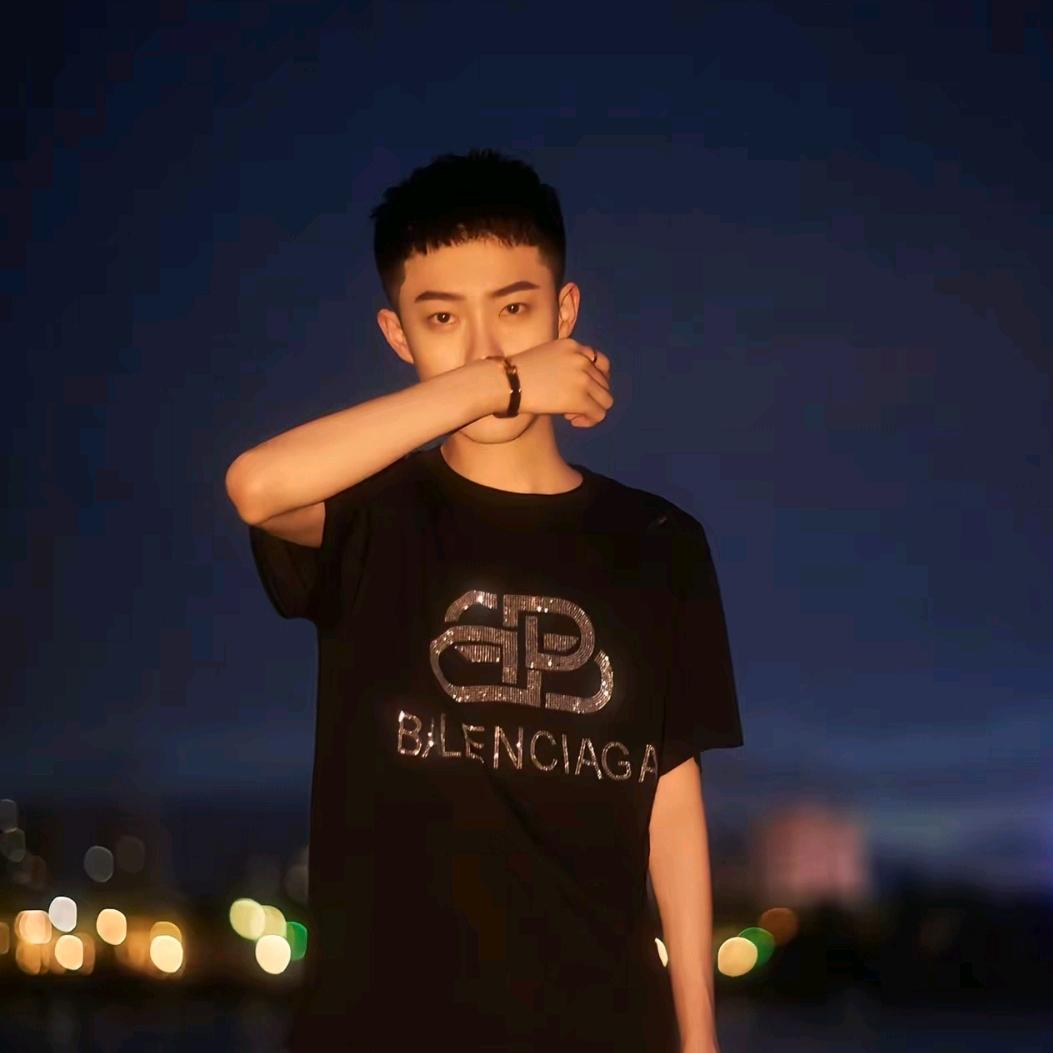 只会唱歌的男孩