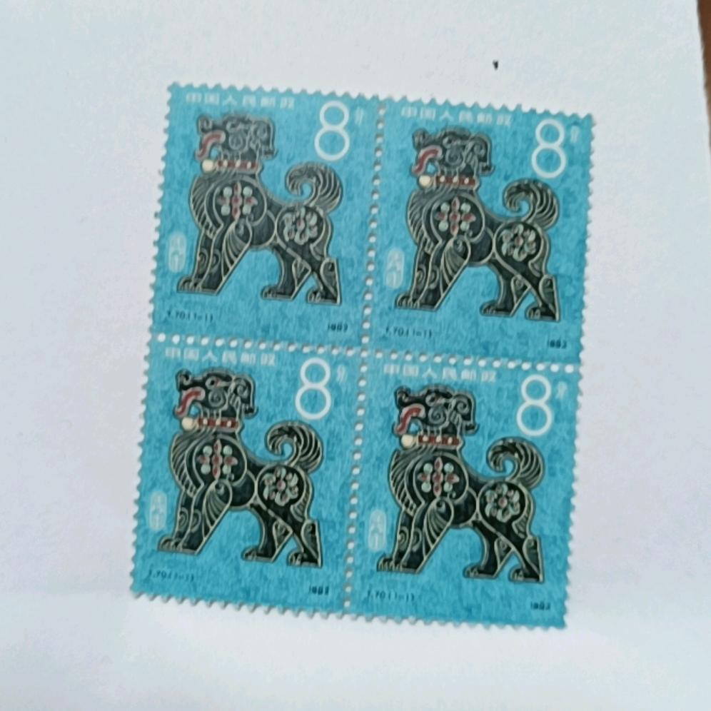 默默一