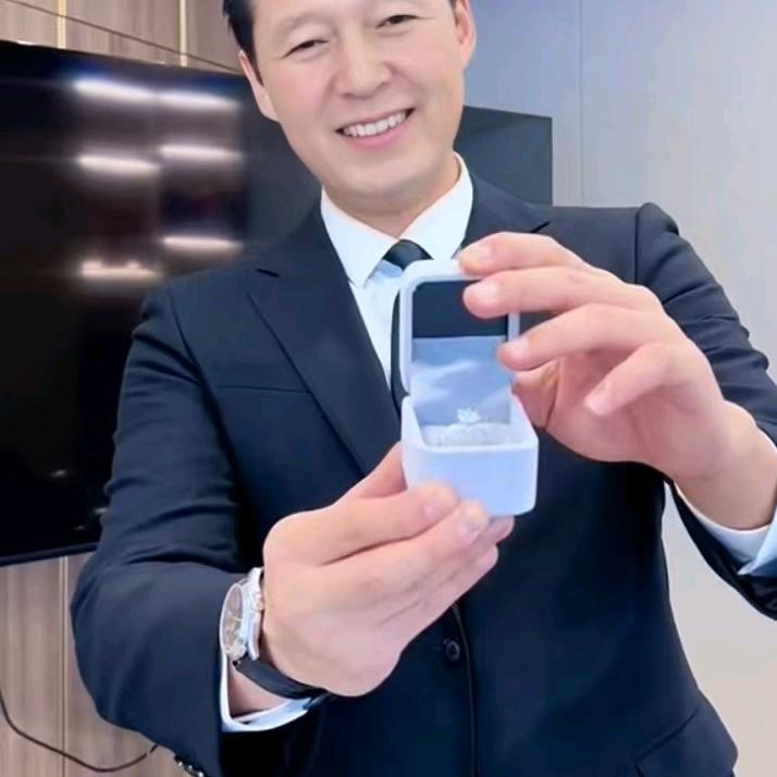 甄娜穿的漂亮