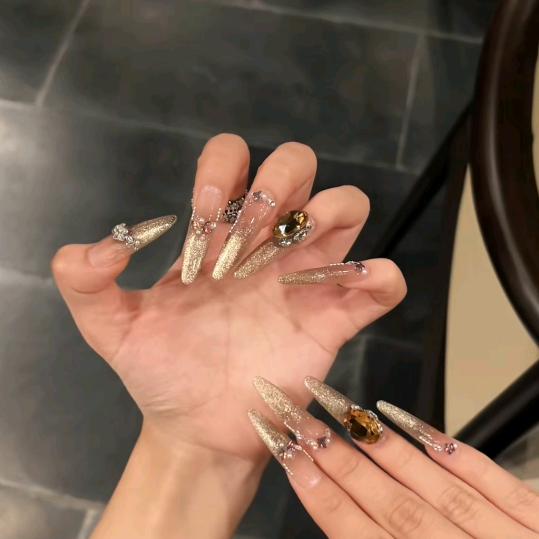 姿鳗手工穿戴甲