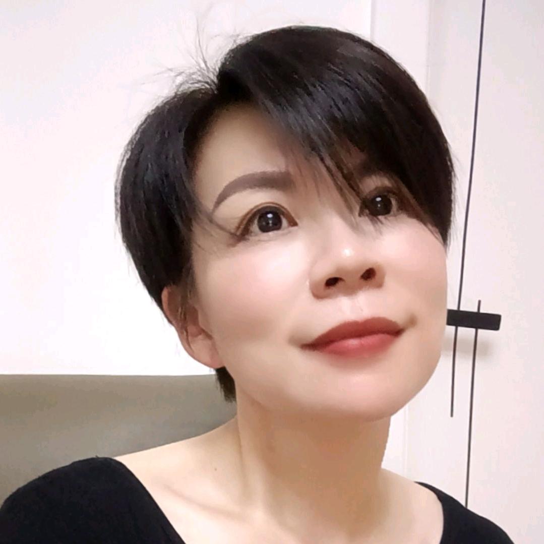 短发小姨