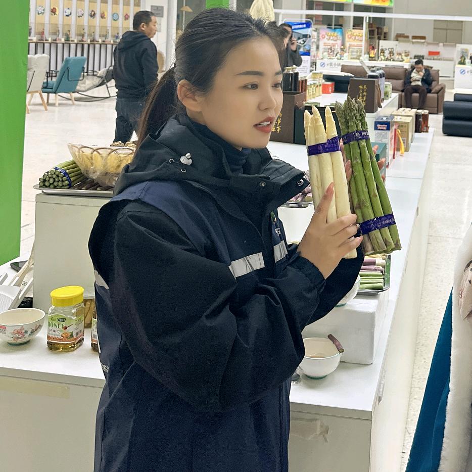 胡银  华东芦笋种苗基地