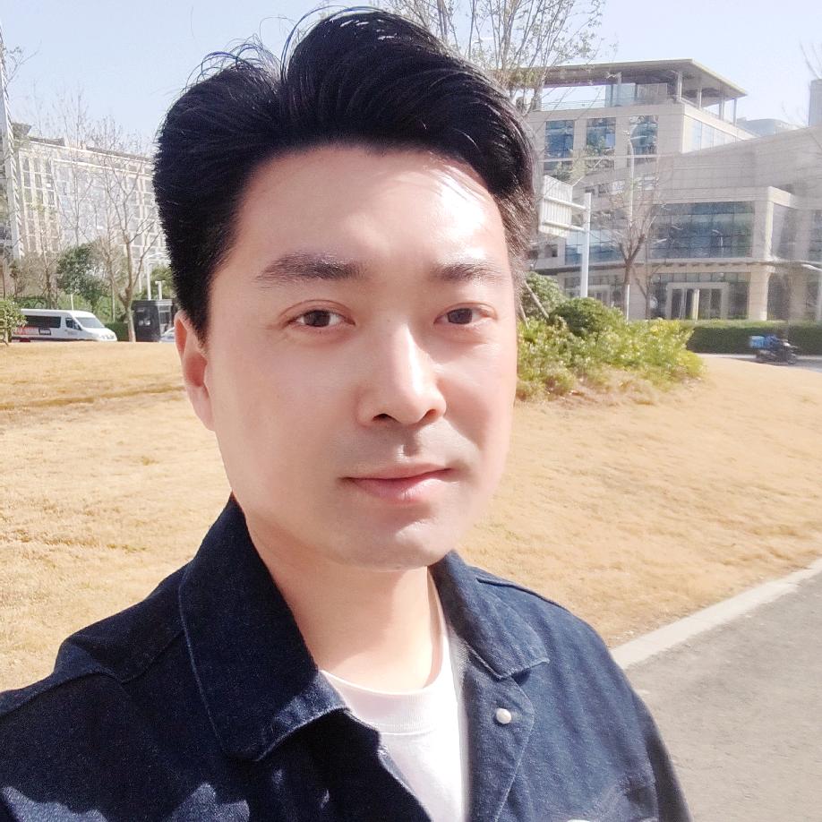 爱打羽毛球的岳哥