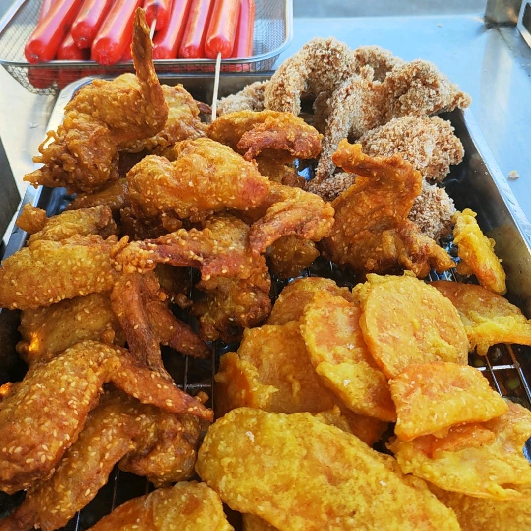 南社大门炸鸡翅和芋泥饼