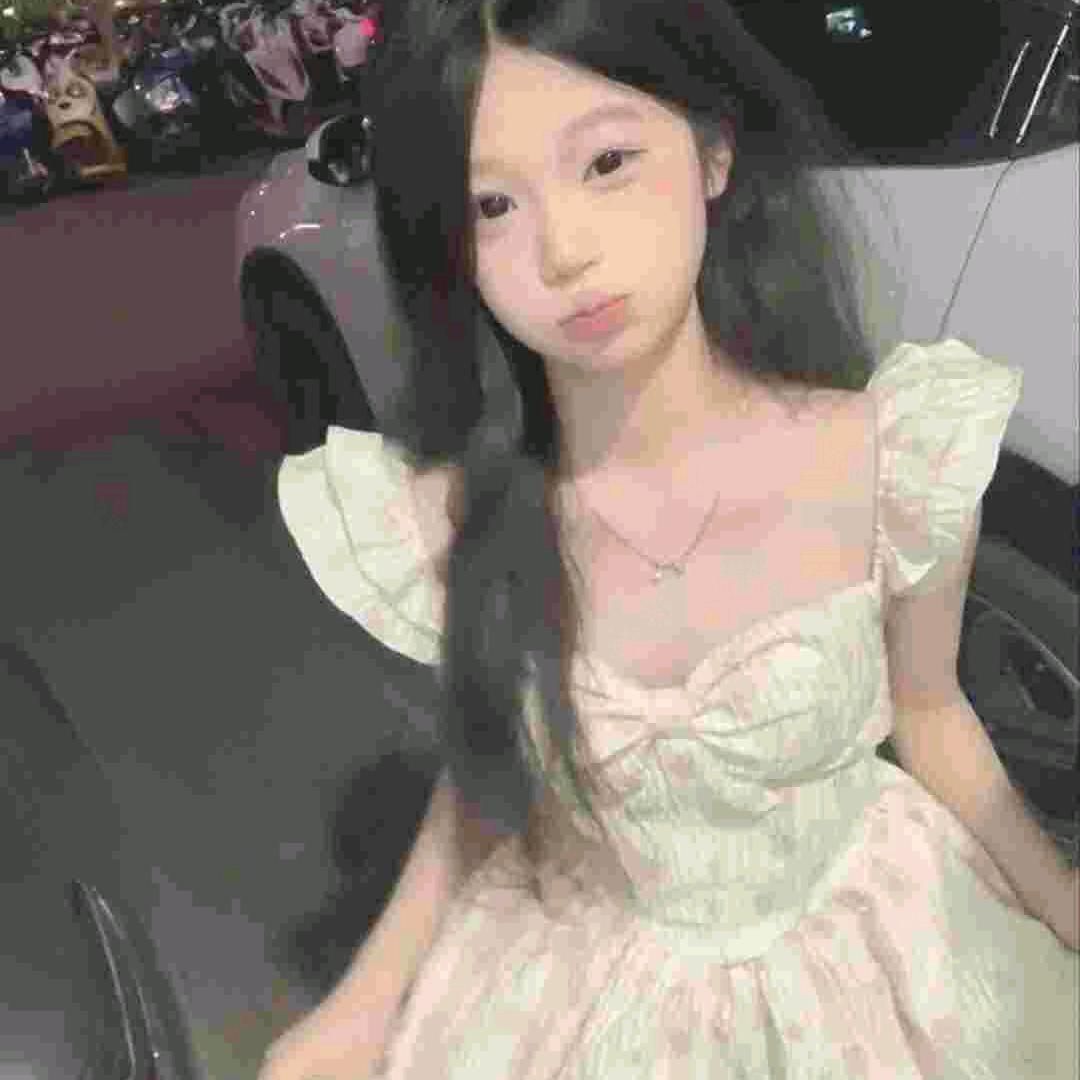 沈月。