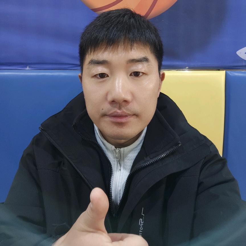 山顶篮球大潘教练