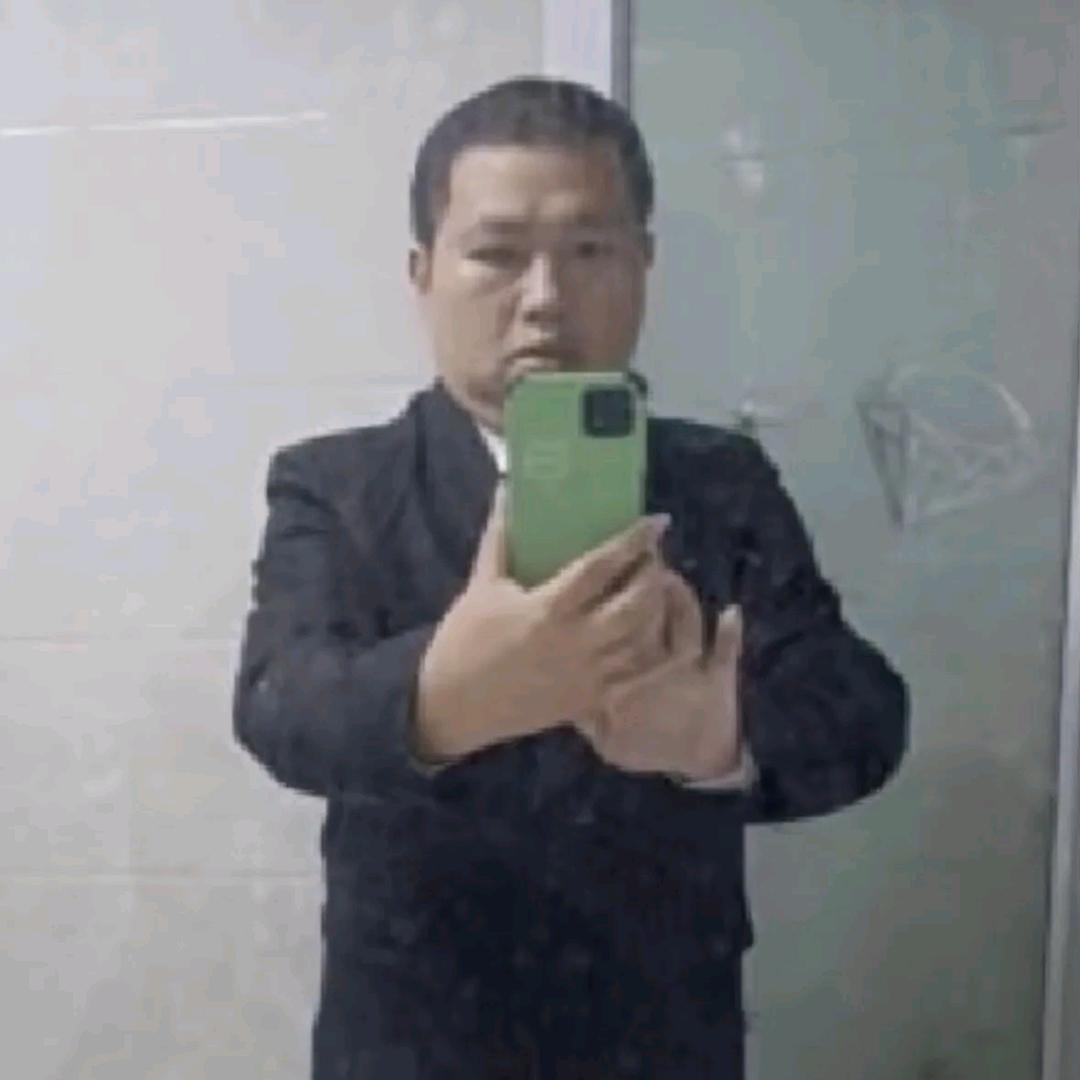 捡垃圾都要看美女