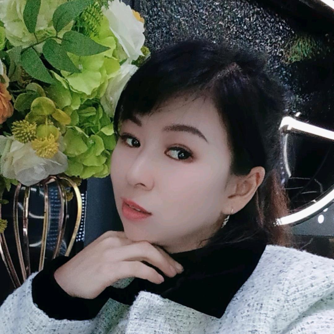 师宗凤城时代卖瓦鲁炸洋芋的小姐姐