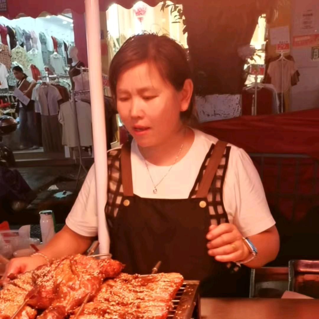 千寻烤鸭，臭豆腐，阿秀