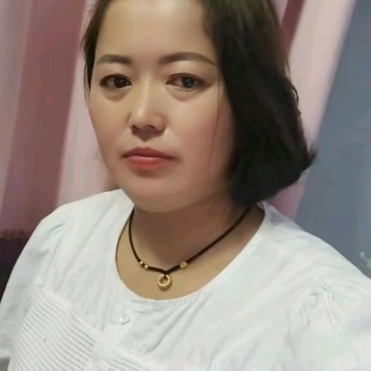 卖石榴的小姐姐