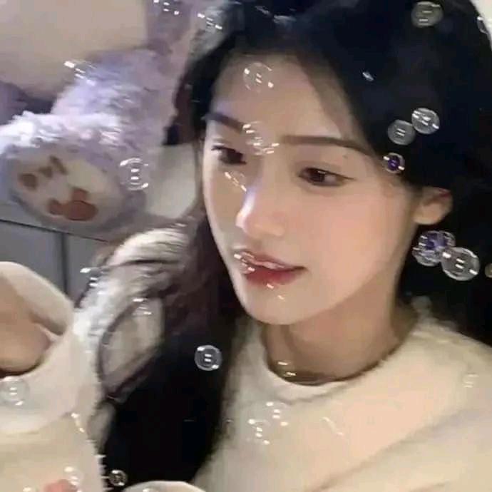 偷吃泡芙被甜死