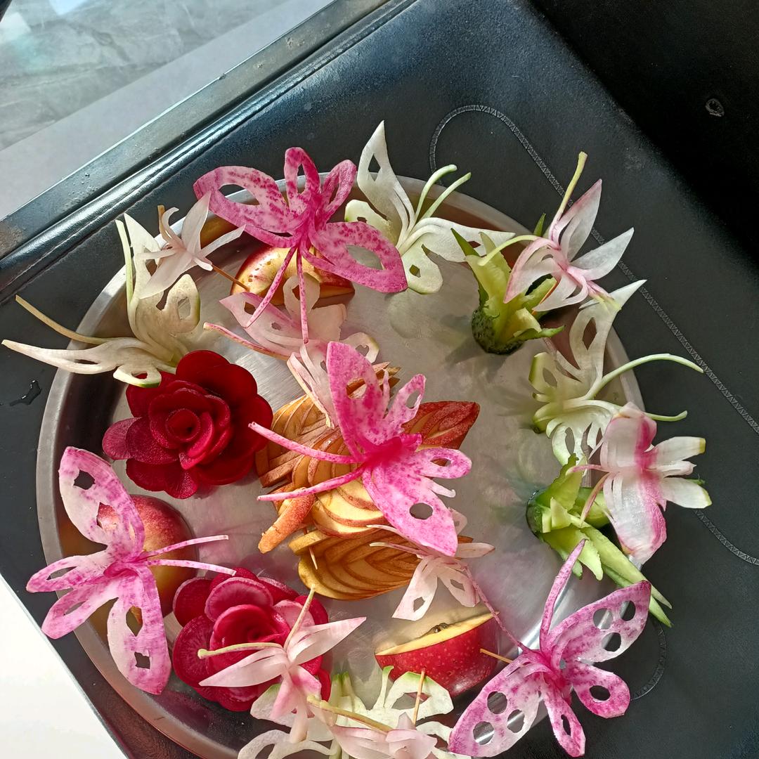 红玫瑰彩萍理发店