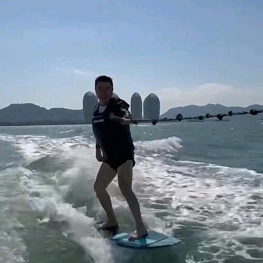 随风（）