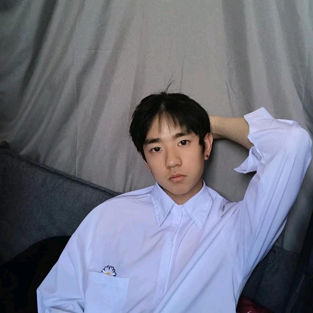 万晖_赖草草🌿（铁一金湾）