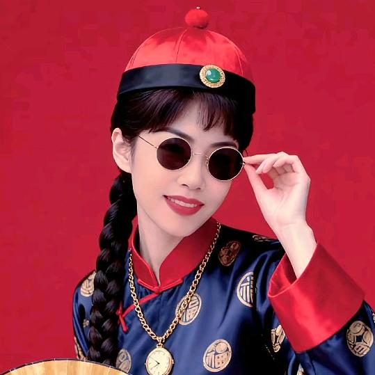 霞，甜甜小妹，