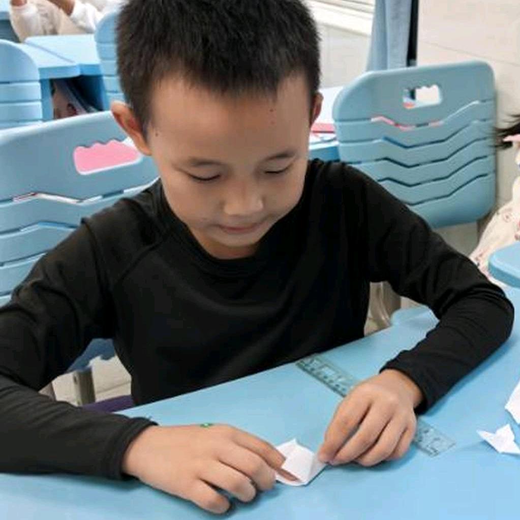四年级小孩哥
