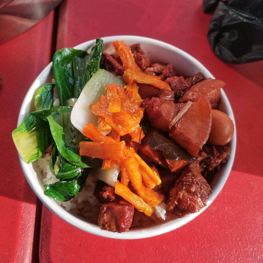 高唐首家地摊红烧肉盖饭 二分摊